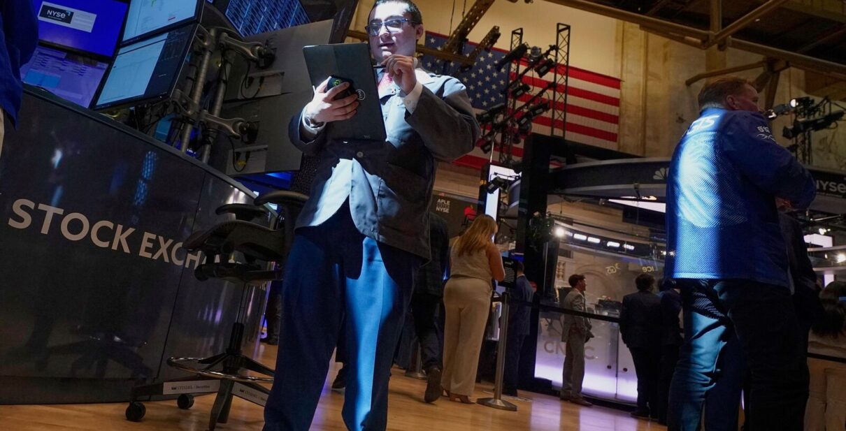 Wall Street today: US stocks mixed as Trump’s tax bill clears House test
