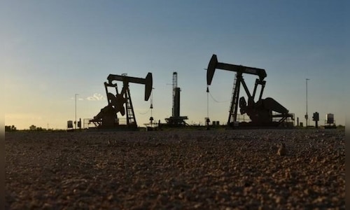 Oil edges lower for fourth day on oversupply concerns