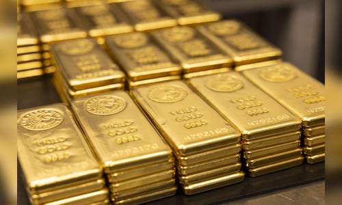 Deutsche Bank ups 2026 gold target to ,450/oz; prices hit near two-week high in Delhi