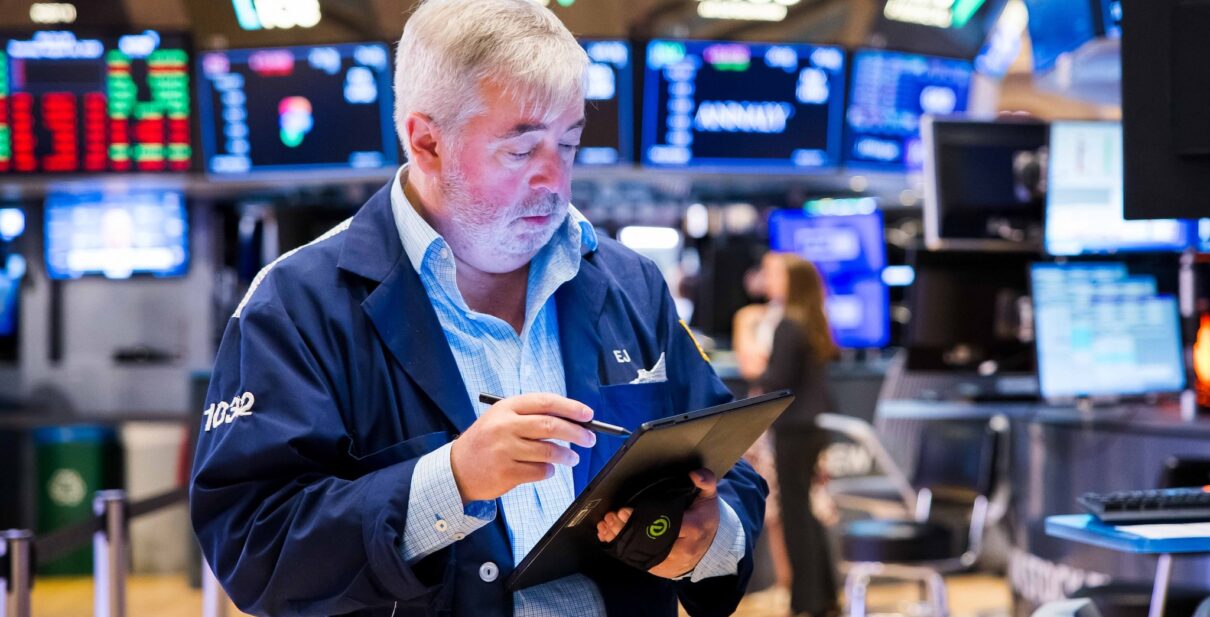 Dow futures slide 600 pts as oil rallies on Trump’s Iran stance