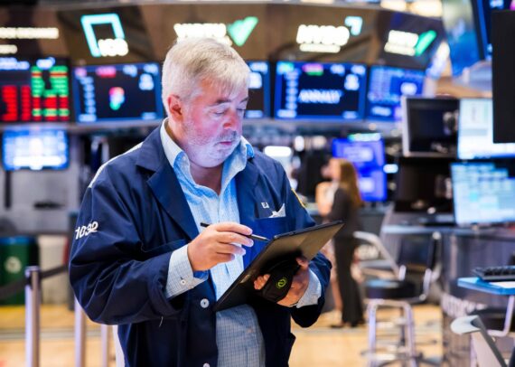 Dow futures slide 600 pts as oil rallies on Trump’s Iran stance